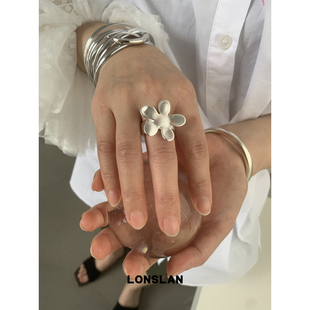 LONSLAN 2025ss春夏拉丝立体感花朵弹力绳俏皮戒指 ACC