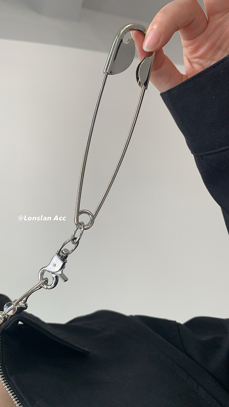 LONSLAN ACC 2022 NICHE DESIGN VINTAGE BIG PIN CHARM KEYCHAIN