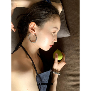 百搭日常随意佩戴大环形银色耳环 2024搭配 LONSLAN ACC