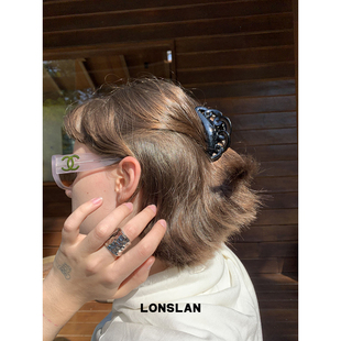 LONSLAN 2025SS小众设计黑色镂空花纹鲨鱼夹简约发夹 ACC