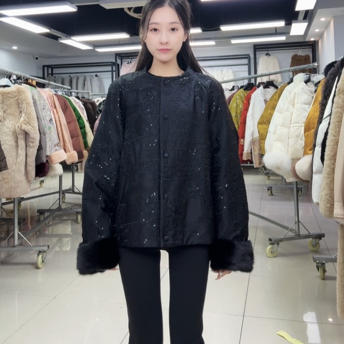 1202芬达  35号 bu退换价格599  衣长