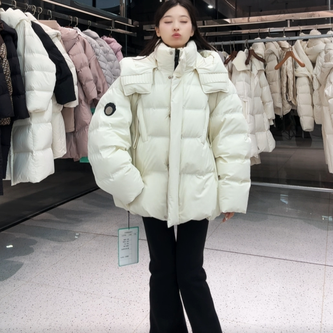 1215芬达  77号 bu退换价格599  衣长   帽子可拆