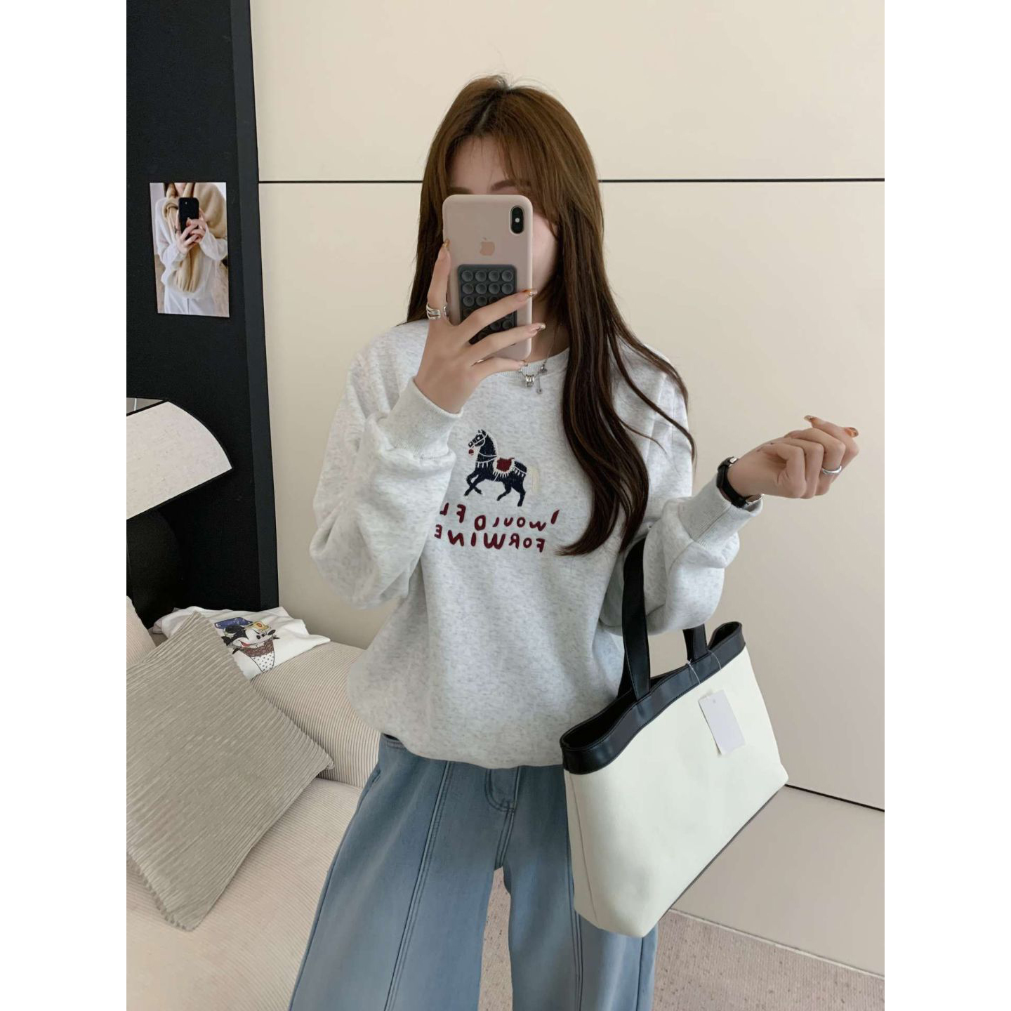 刺绣小马奥粒绒圆领套头卫衣