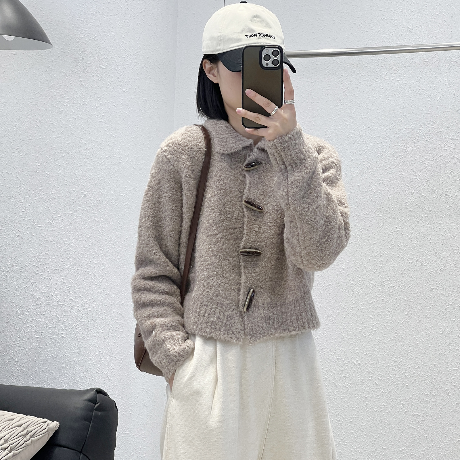 牛角扣翻领圈圈全羊毛开衫