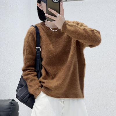 高配圆领套头浣熊绒衫
