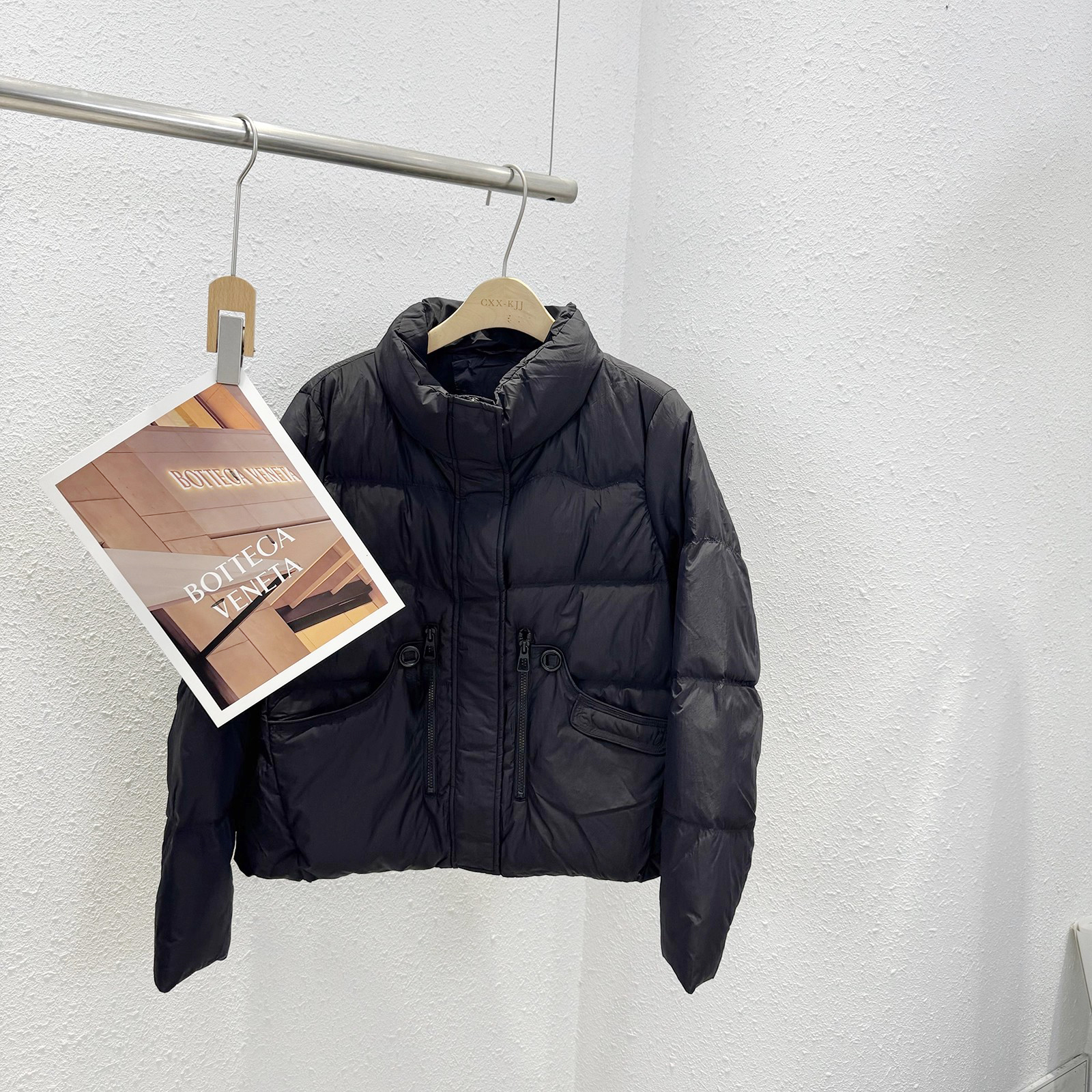 拉链口袋立领短款羽绒服