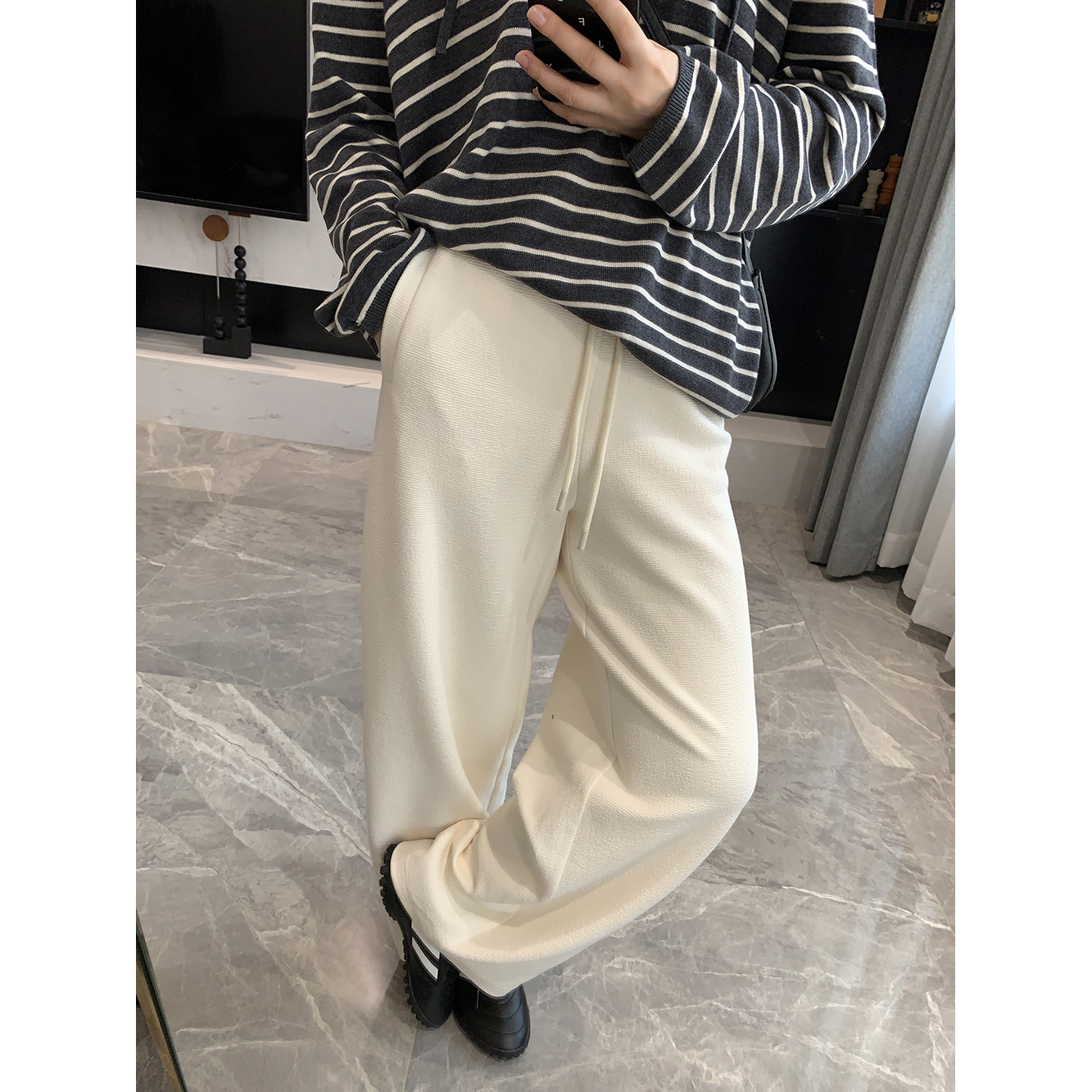 抽绳松紧腰肌理感泡芙直筒裤