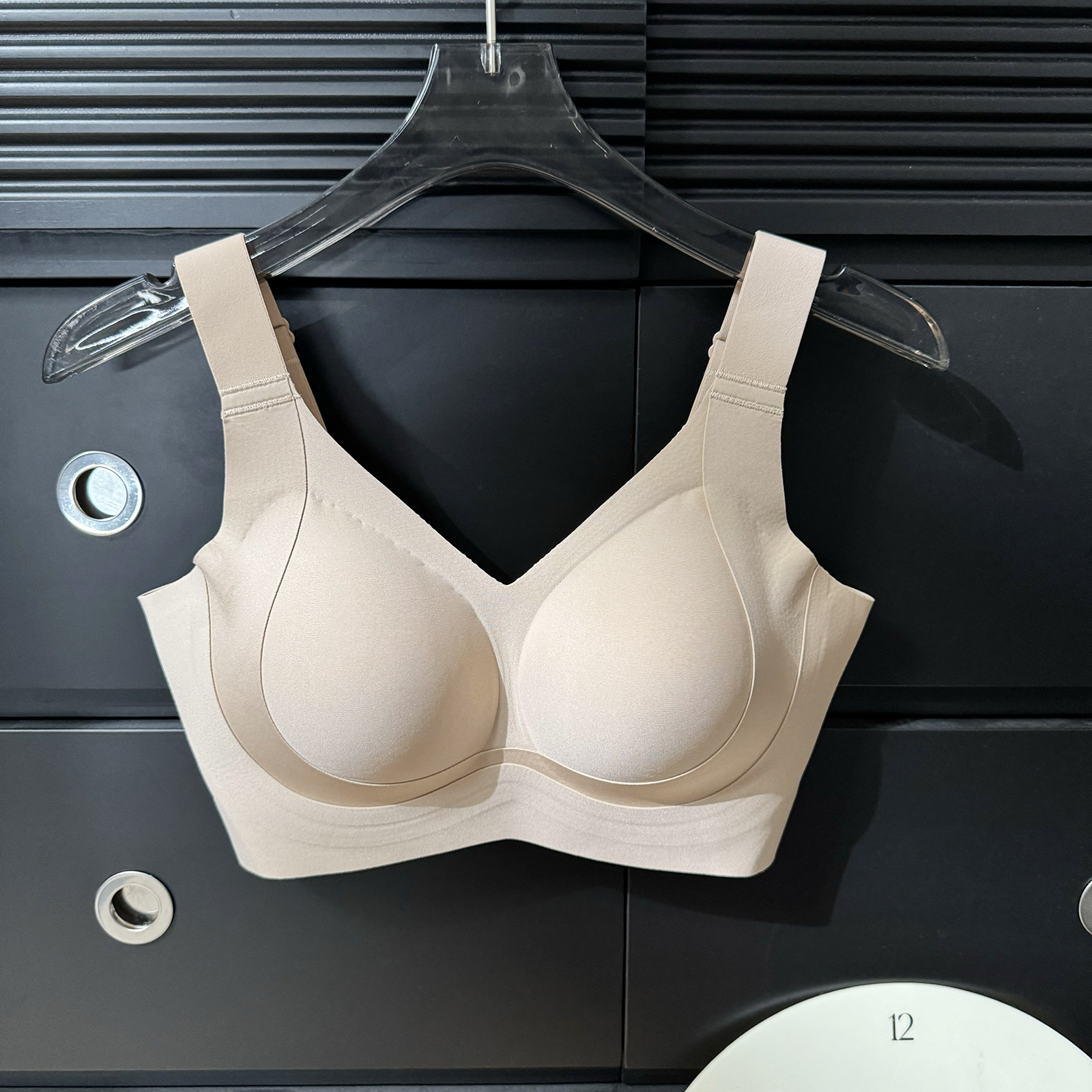 宽肩带聚拢提拉乳胶杯文胸