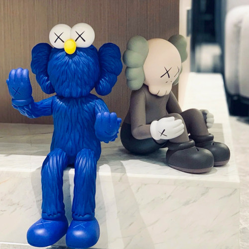 Kaws长沙限定坐姿现货潮玩公仔