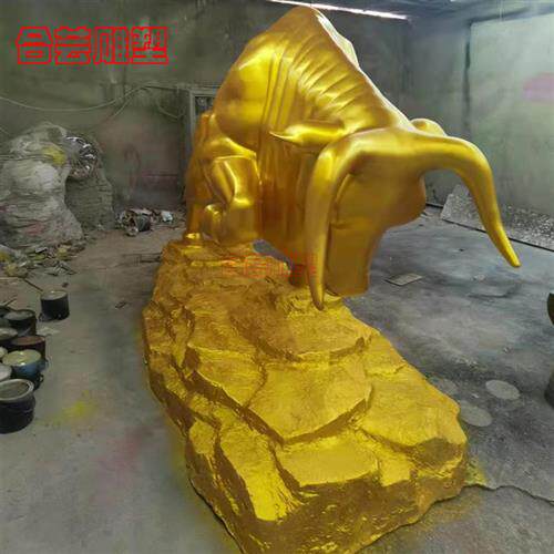 大型玻璃钢雕塑金牛摆件动物公牛商业广场公园动物吉祥物摆件美陈