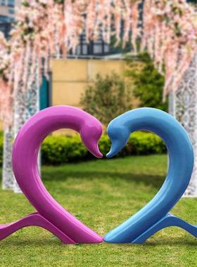 抽象爱心摆件户外玻璃钢天鹅雕塑园林景观旅游景区拍照美陈道具