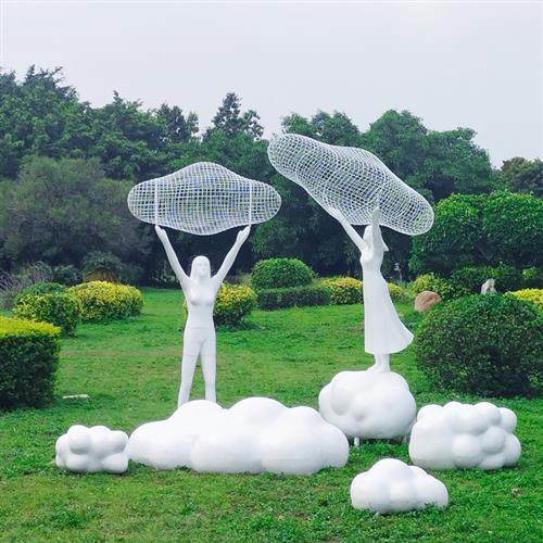 网红打卡云朵雕塑营销中心商业广场公园草坪造景摆件抽象人物美陈