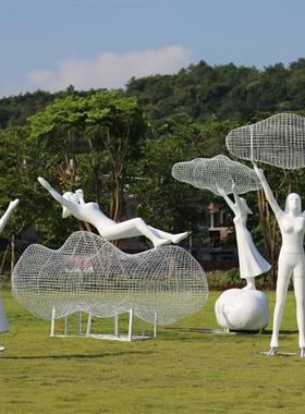 户外园林金属铁艺不锈钢镂空云朵玻璃钢抽象人物雕塑创意草坪摆件