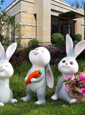 户外仿真卡通兔子雕塑摆件玻璃钢花园林动物幼儿园景观草坪装饰品