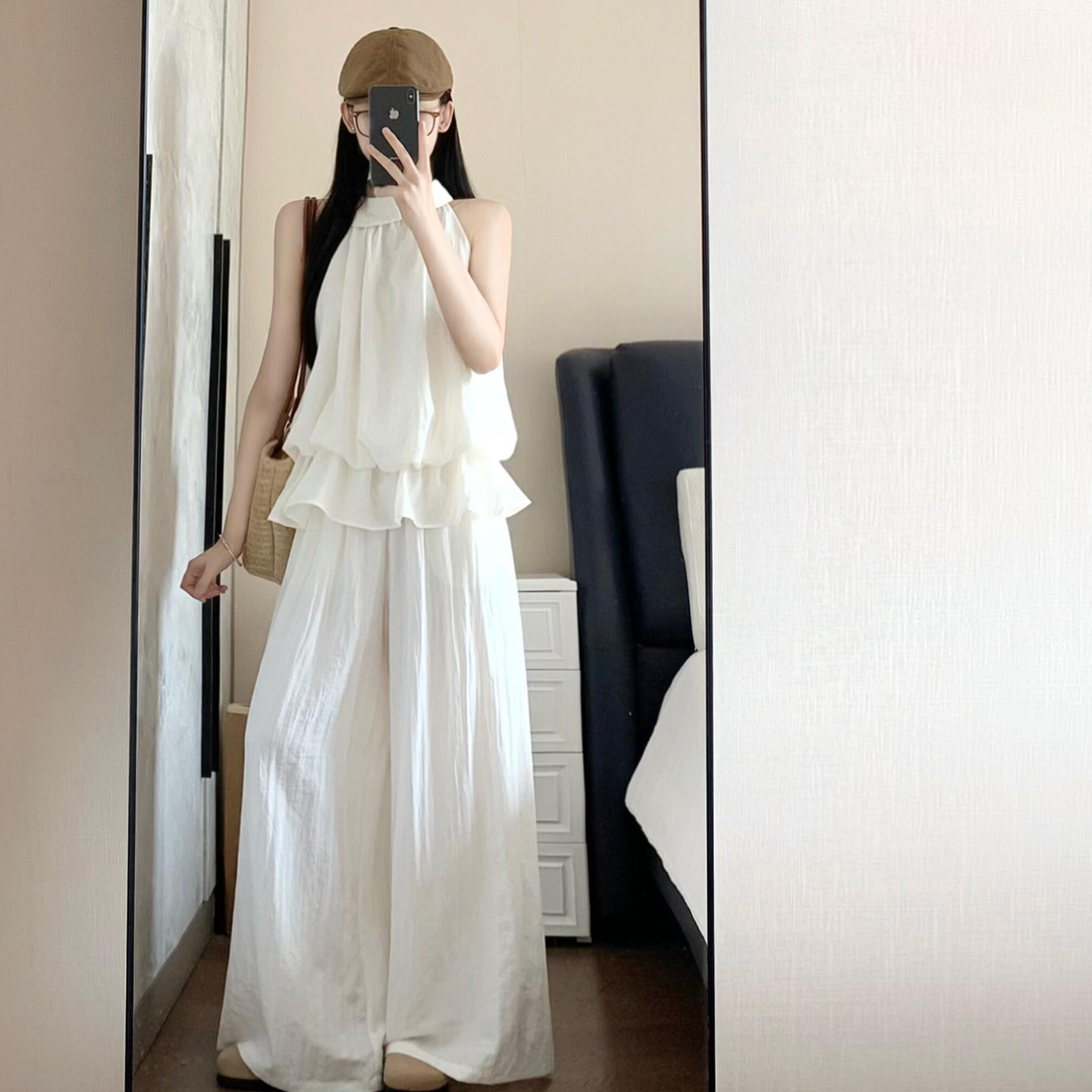 法式温柔白色挂脖上衣女2025夏季新款气质小众无袖背心休闲裤套装