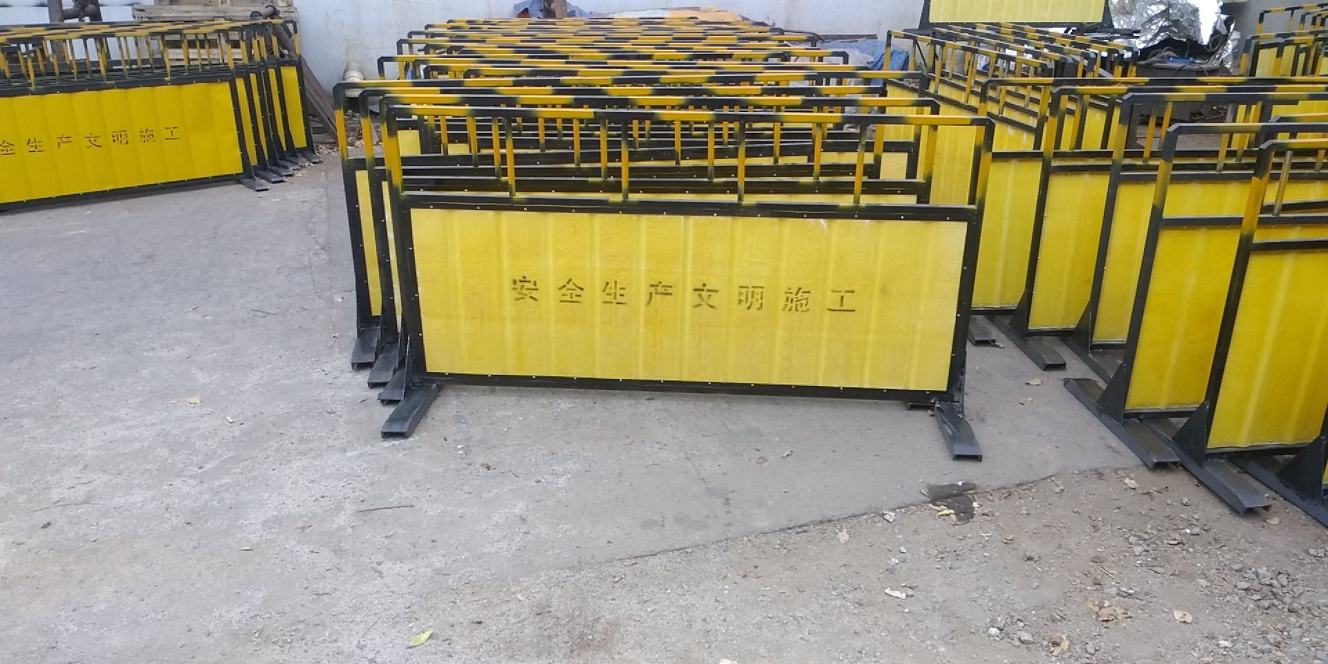 速发施工护栏围栏 铁马护栏 市政路栏 道路隔离栏 玻璃钢移动护栏