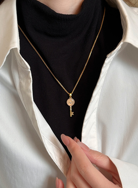 新中式人造玉髓钥匙吊坠项链女2025新款爆款长款毛衣链颈链配饰品