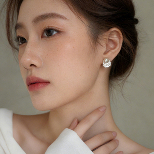 珍珠耳环轻奢高级感2026新款爆款小众设计精致耳钉气质大气耳饰品