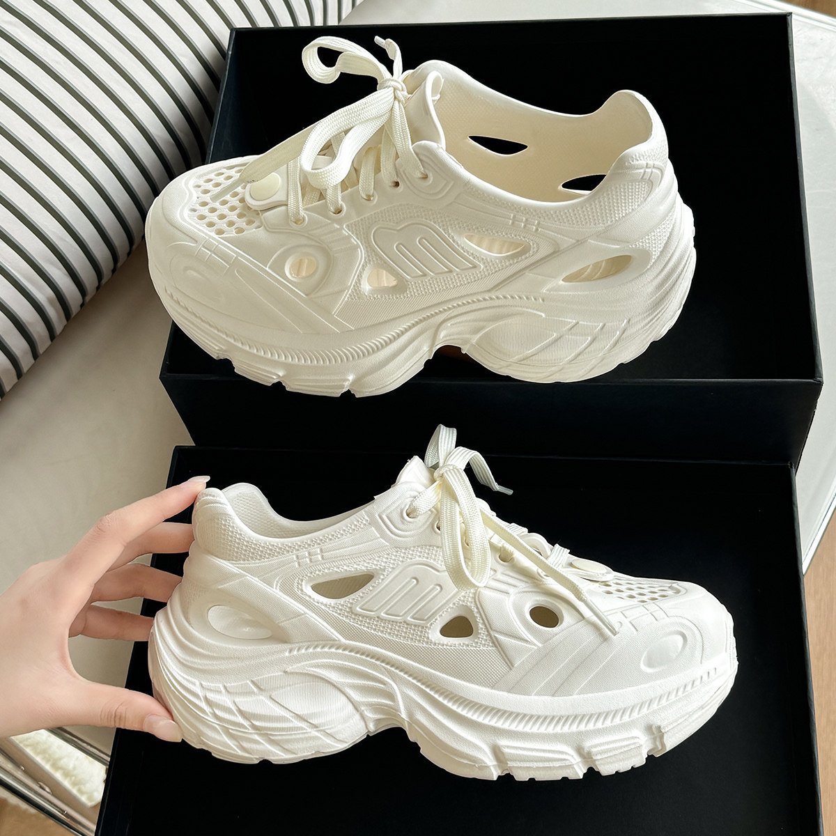 厚底洞洞鞋女款外穿夏季2026新款溯溪沙滩运动老爹鞋防滑增高凉鞋