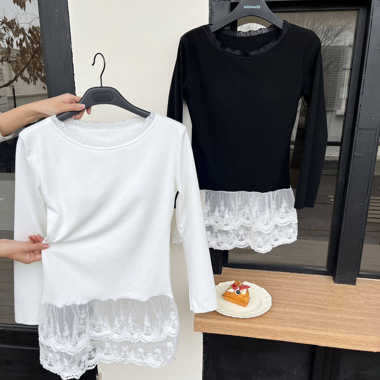 韩系风蕾丝拼接下摆花边打底衫女