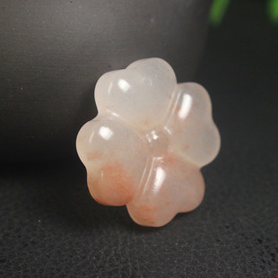 正品桂林鸡血玉贵妃料四叶草吊坠纯天然粉色玉石带证书时尚冰透