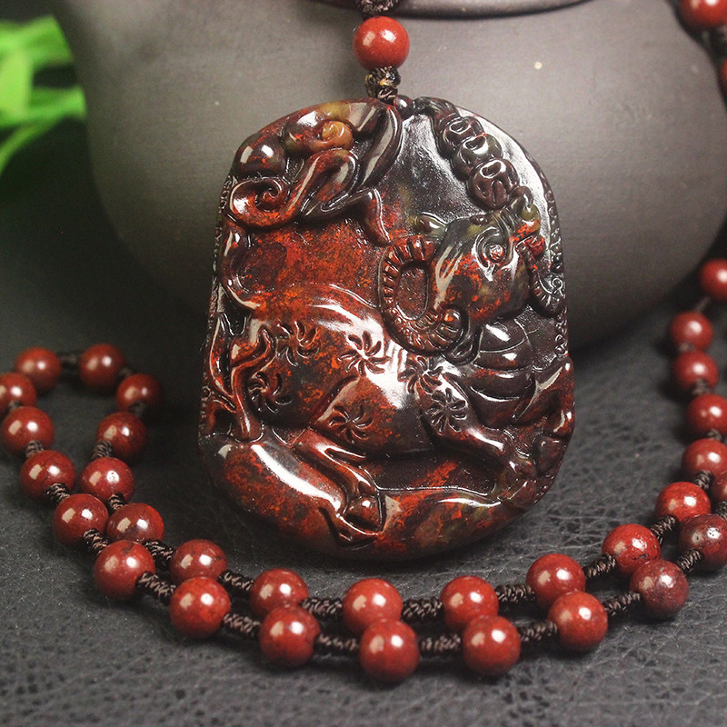 正品桂林鸡血玉乾坤料属牛吊坠十二生肖项链纯天然红玉石带证书