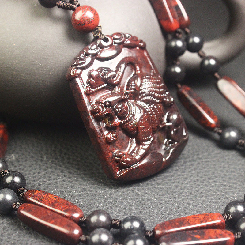 正品桂林鸡血玉乾坤料属虎吊坠十二生肖项链纯天然红玉石带证书