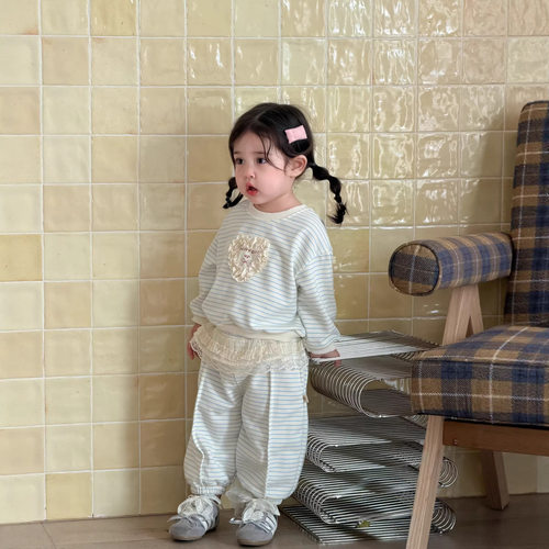 儿童服装秋季宝宝衣服秋款韩版童装2026新款秋装女童条纹卫衣套装