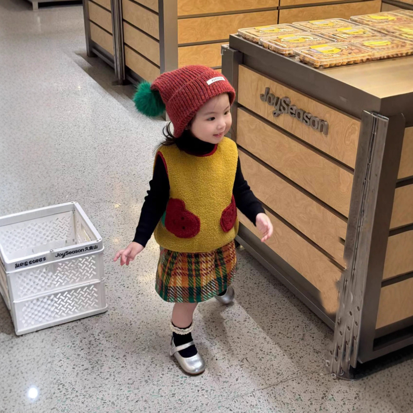 女童套装撞色口袋毛绒马甲2025冬季新款宝儿打底衫上衣格子半身裙