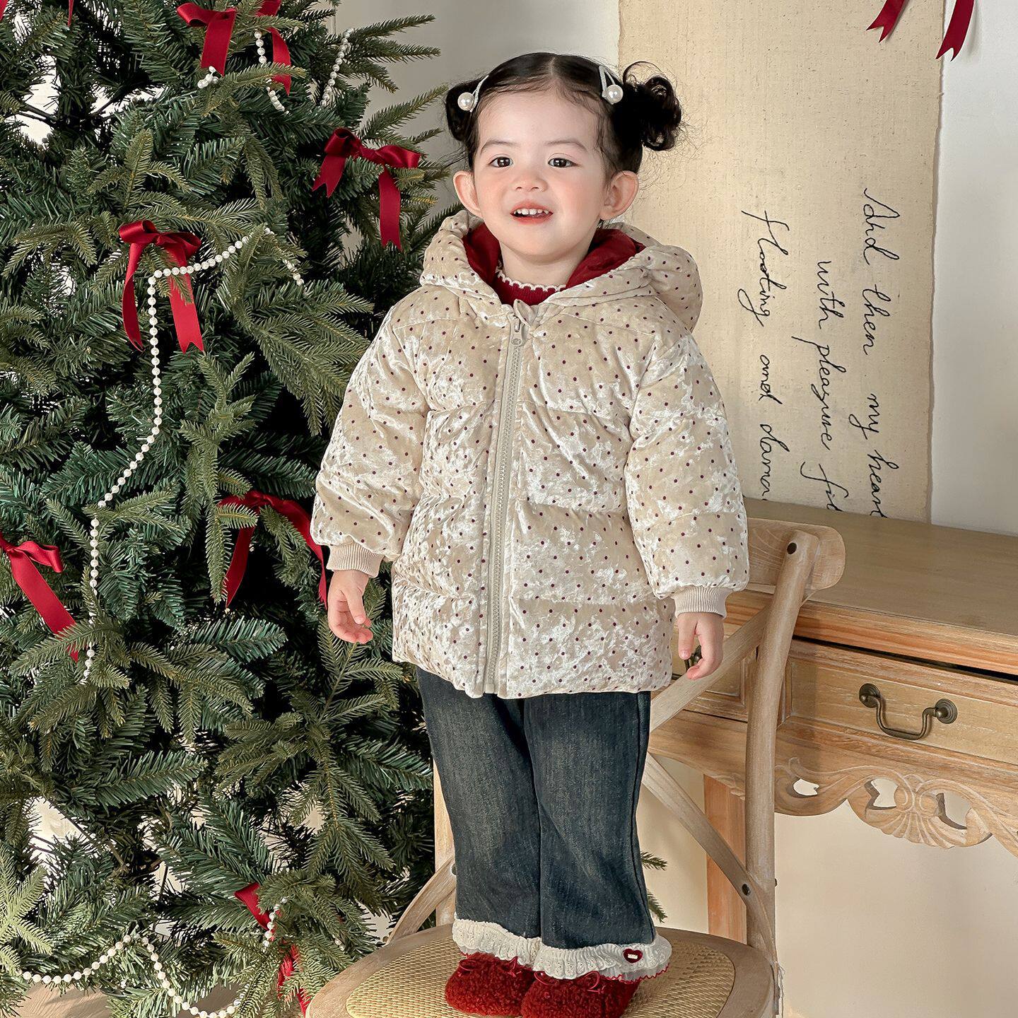 点兮冬季新款婴幼儿波点连帽棉服套装女宝宝棉衣毛衣牛仔裤三件套