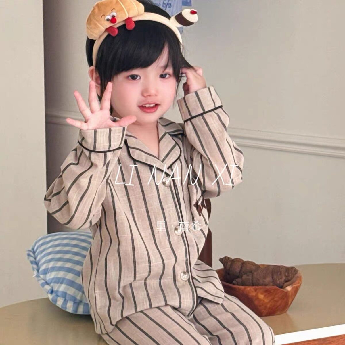 里南希 儿童A类翻领家居服套装26年春季可爱卡通刺绣口袋睡衣睡裤