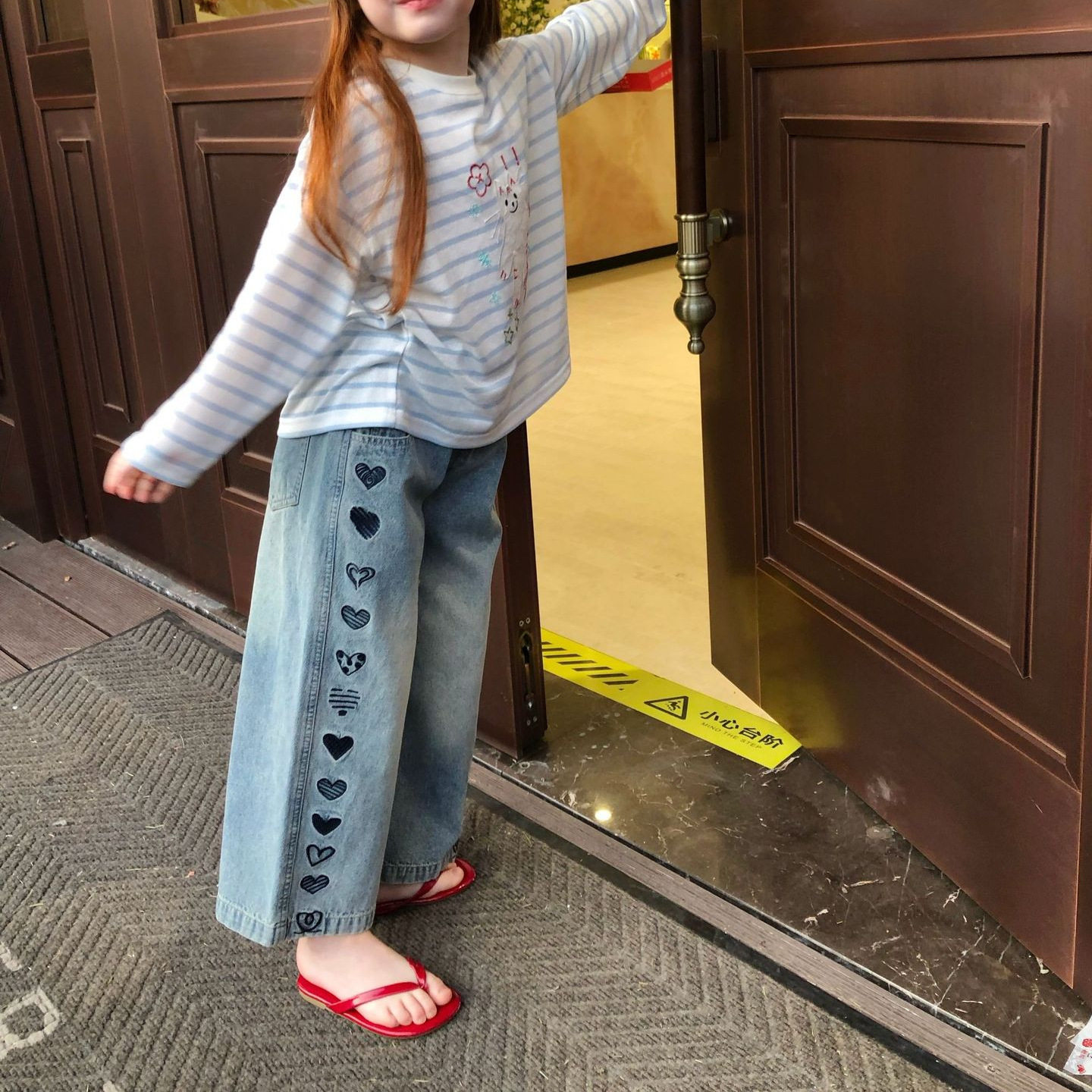 26新款女童牛仔裤春秋儿童春季洋气宽松阔腿裤女孩春装刺绣裤子