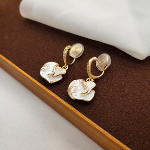 甜美白色山茶花一体式蚊香盘耳夹温柔带钻耳钩耳环无耳洞耳饰女