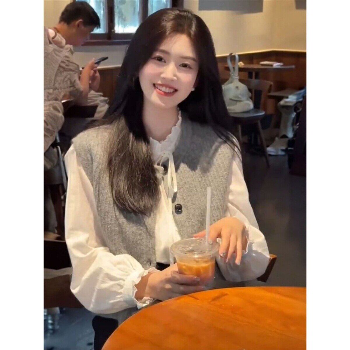 韩系时尚无袖外搭针织开衫毛衣马甲背心女+木耳边立领衬衫两件套