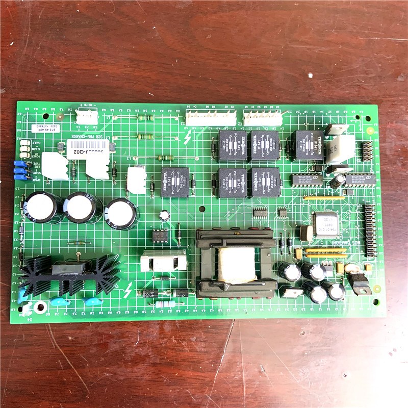 308689-Q02是AB700变频器系列75-90-110-132kw可控硅触发整流板