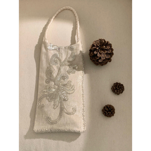 方一维 雪松钉珠手工中古感手提包