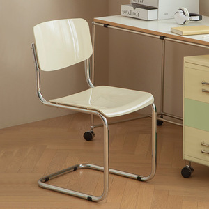 北欧设计师餐椅网红塑料椅子靠背休闲椅子简约现代白色书桌椅餐厅