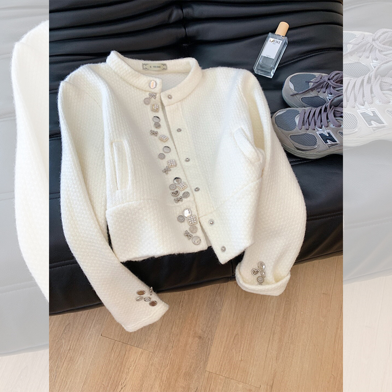 小香风白色重工纽扣装饰毛衣外套女秋冬韩系减龄气质名媛短款上衣