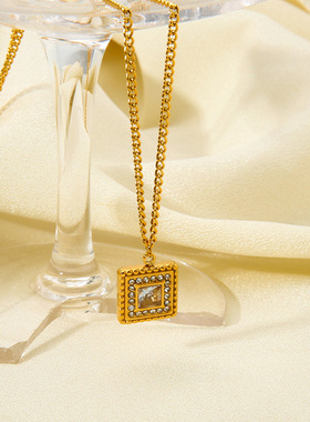 欧美跨境INS轻奢高级感金色方糖锆石吊坠镀18K不锈钢项链锁骨