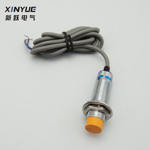 LJ18A3-8-Z/BY 接近开关 直流三线PNP常开 M18 接近传感器