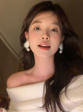 【我的脸很圆】2026百搭白色毛绒耳环新款温柔简约秋冬珍珠耳环女