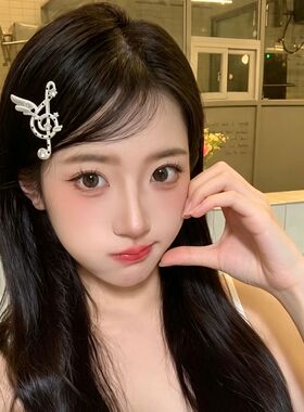 原创设计音符翅膀发夹小众轻亚感Y2K星钻发夹古早精致发夹