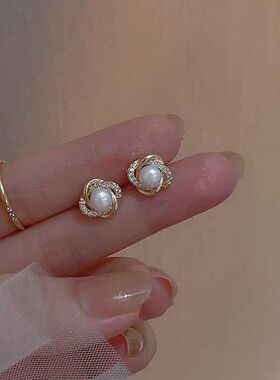 小巧精致珍珠耳钉2024年新款潮小众设计感耳环女网红高级