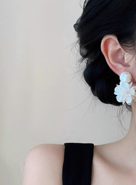 「梨花香」仙气白色花朵耳饰珍珠耳钉度假风耳环2025新款耳饰女