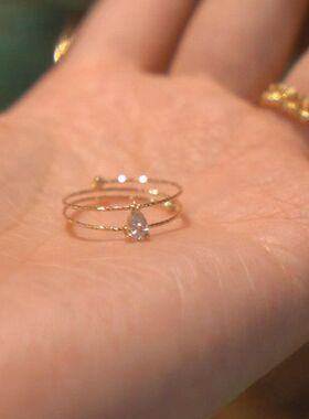 金色极细水滴戒指女2026新款简约精致百搭通勤爆闪食指戒