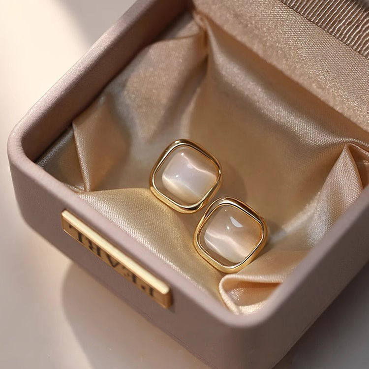 猫眼石耳钉女轻奢高级感2025年新款爆款耳饰气质无耳洞耳夹耳环,饰品/流行首饰/时尚饰品新,耳钉,淘宝优惠券,粉丝福利购,淘宝优惠卷