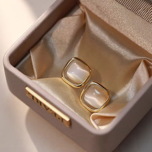 猫眼石耳钉女轻奢高级感2025年新款爆款耳饰气质无耳洞耳夹耳环