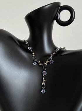 元旦氛围中古小花项链女款氛围感锁骨链甜酷辣妹风吊坠爆款颈链