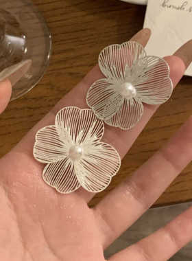 夸张大花朵耳环2024新款珍珠耳钉女小众设计感气质名媛耳饰