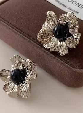 肌理感金属花朵耳钉轻奢高级感黑色耳环2025新款爆款复古耳饰
